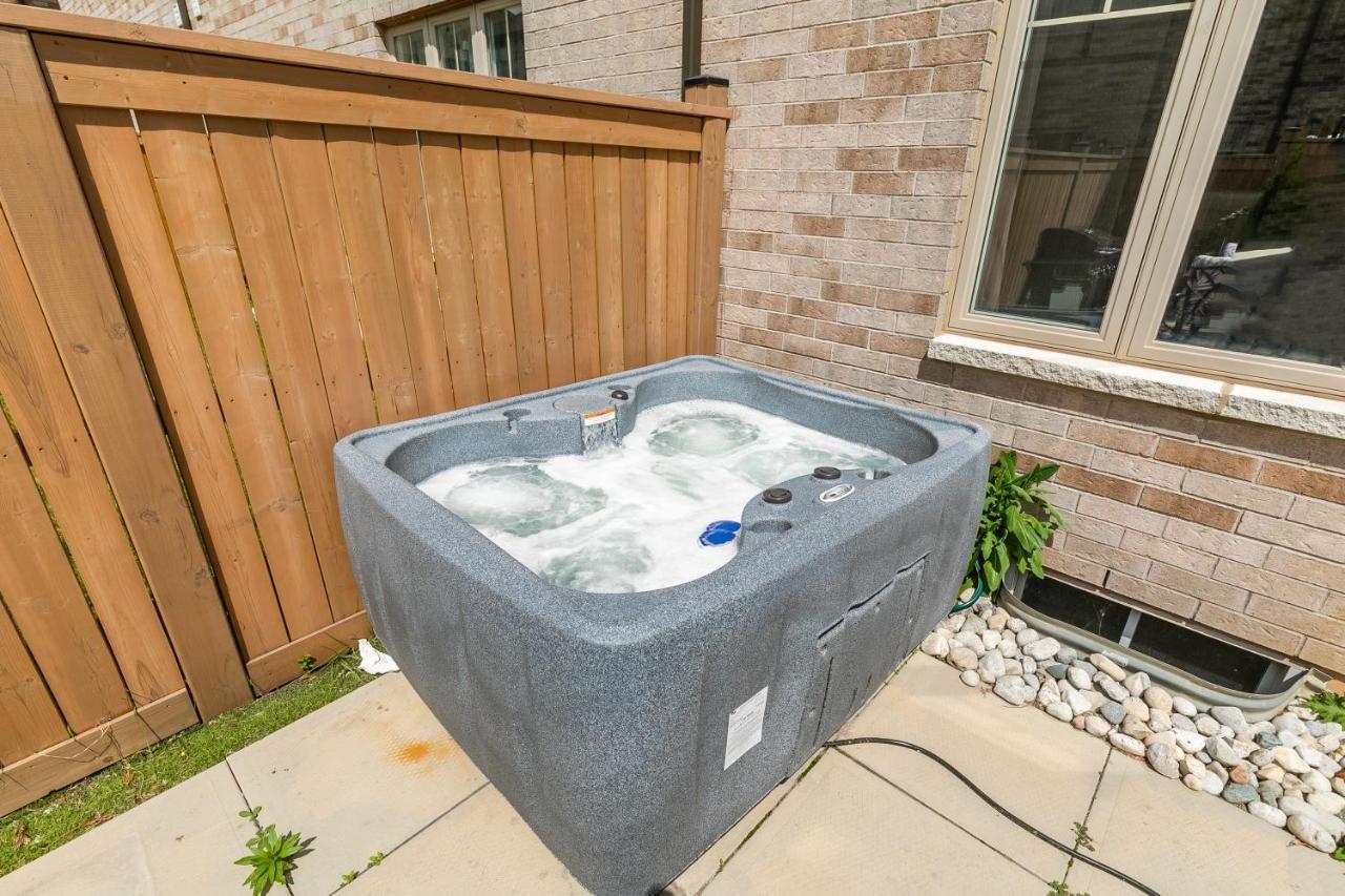 Modern Hamilton Homes Lake Ontario Shore By Globalstay エクステリア 写真
