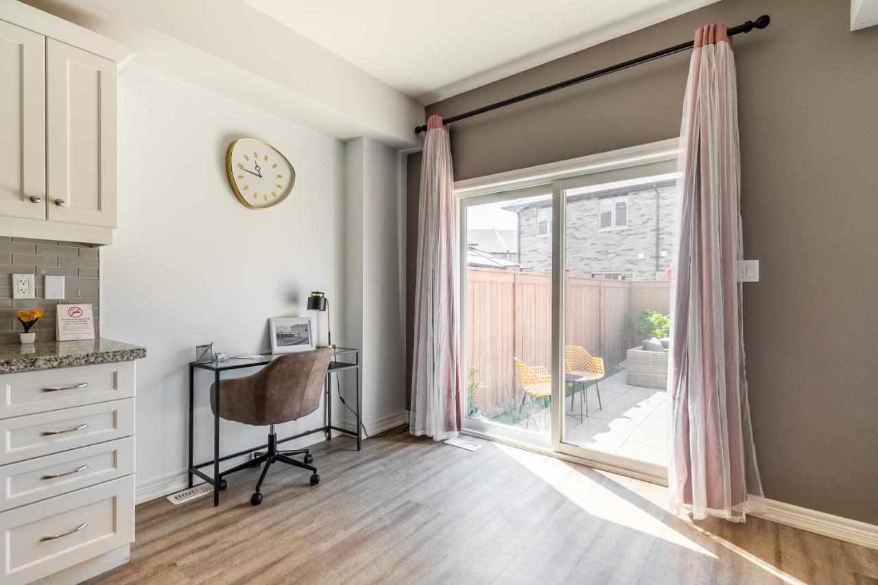 Modern Hamilton Homes Lake Ontario Shore By Globalstay エクステリア 写真