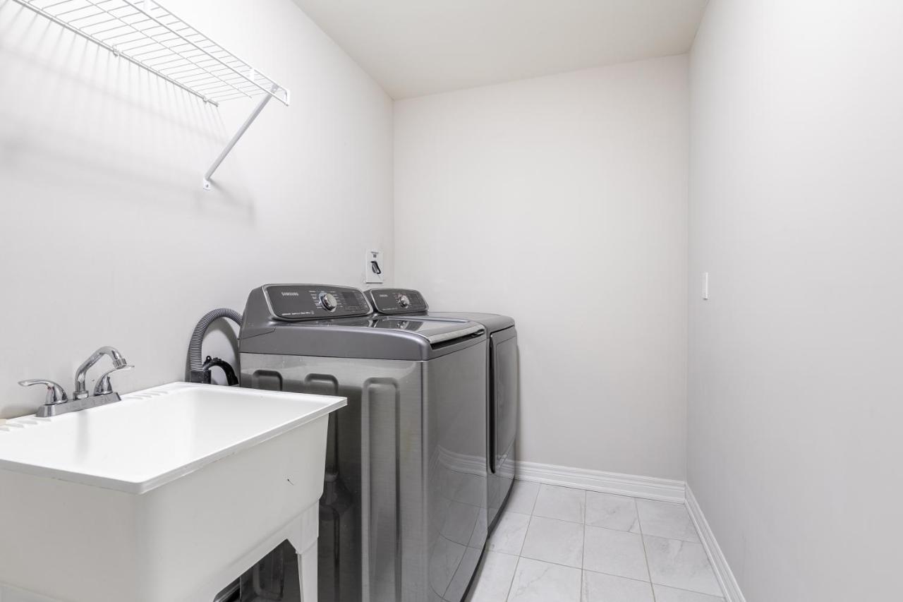 Modern Hamilton Homes Lake Ontario Shore By Globalstay エクステリア 写真