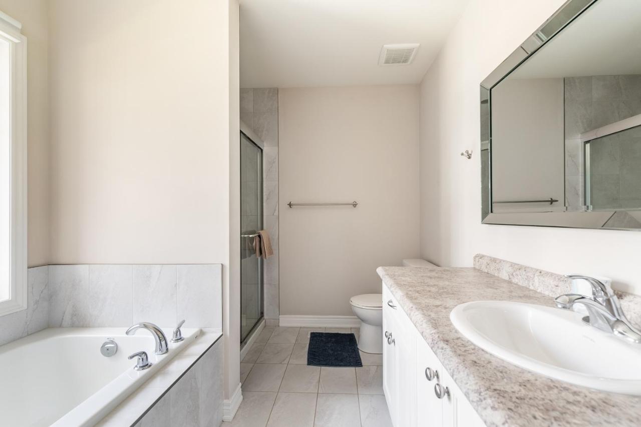 Modern Hamilton Homes Lake Ontario Shore By Globalstay エクステリア 写真