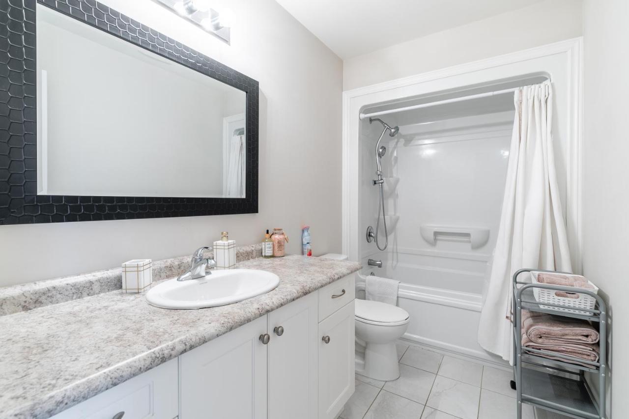 Modern Hamilton Homes Lake Ontario Shore By Globalstay エクステリア 写真