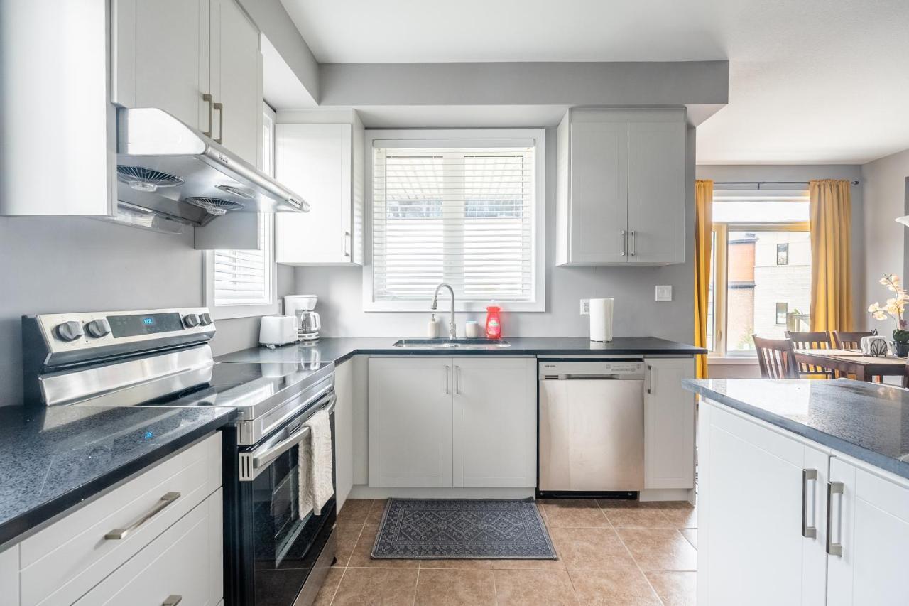 Modern Hamilton Homes Lake Ontario Shore By Globalstay エクステリア 写真