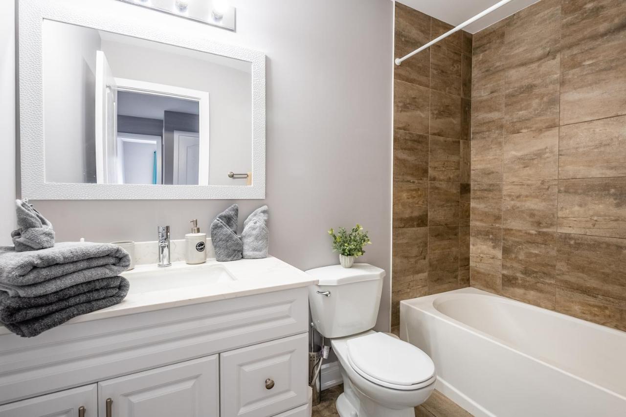 Modern Hamilton Homes Lake Ontario Shore By Globalstay エクステリア 写真