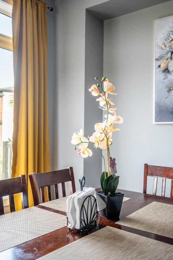 Modern Hamilton Homes Lake Ontario Shore By Globalstay エクステリア 写真
