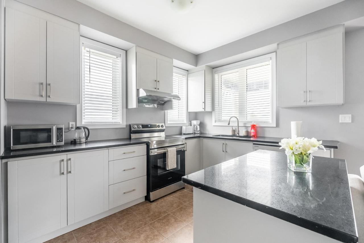Modern Hamilton Homes Lake Ontario Shore By Globalstay エクステリア 写真