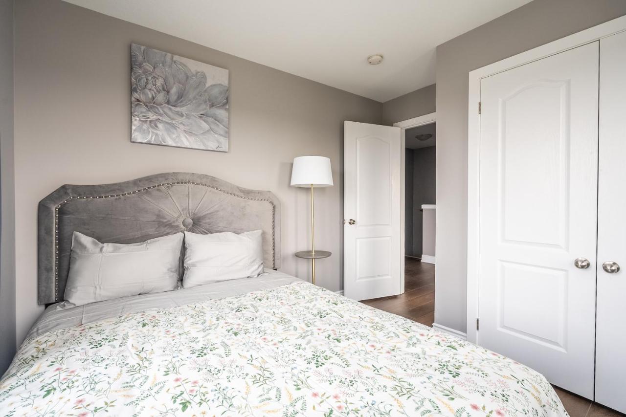 Modern Hamilton Homes Lake Ontario Shore By Globalstay エクステリア 写真