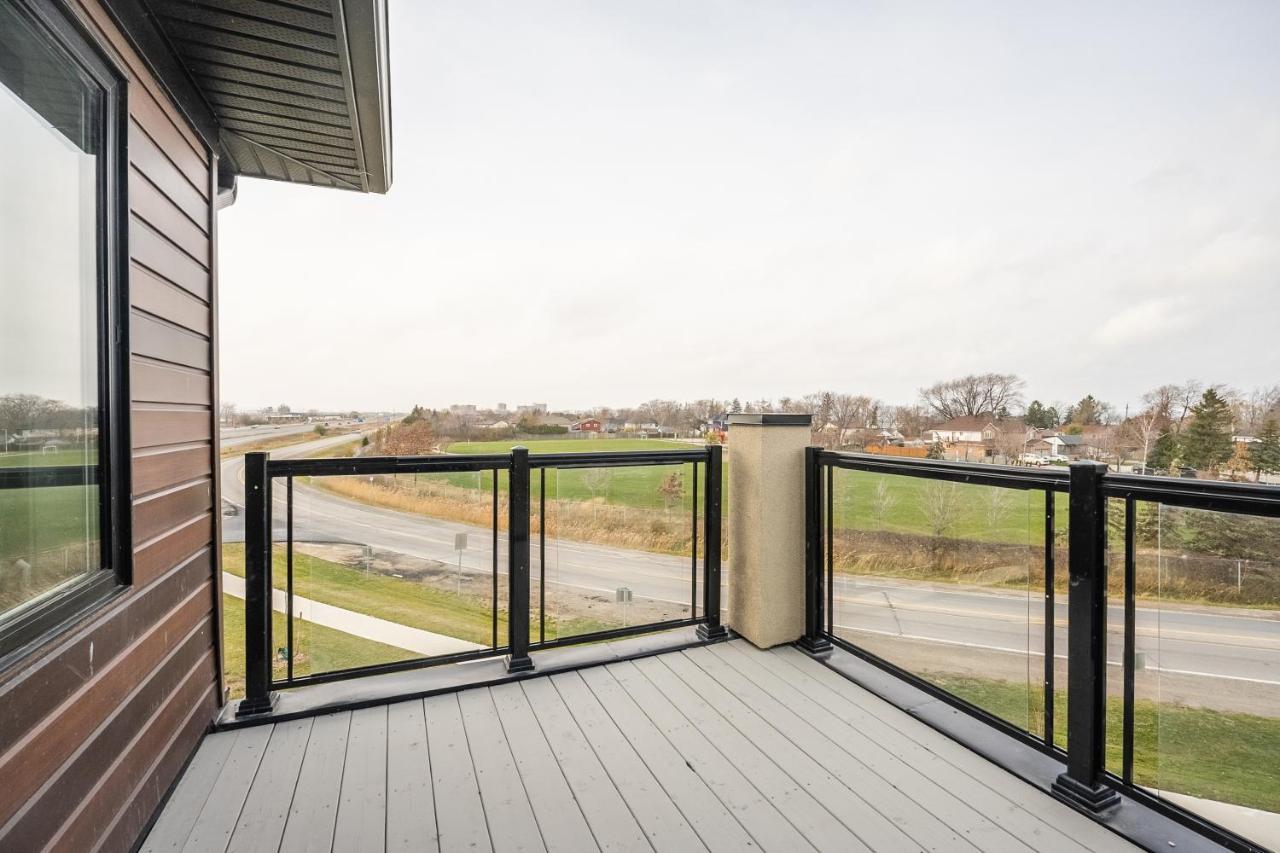Modern Hamilton Homes Lake Ontario Shore By Globalstay エクステリア 写真